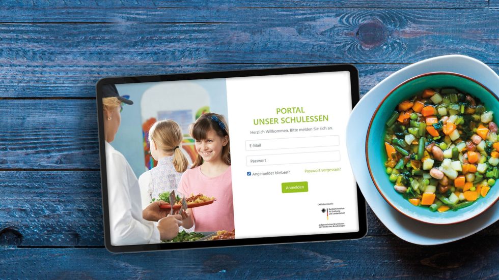 Ansicht der Bestellplattform für Schulessen mit Beispielbild eines Gemüseeintopfes